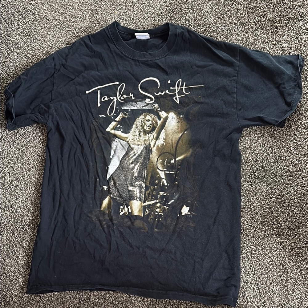 Taylor Swift Black Short Sleeve Tee with Artistic Graphic